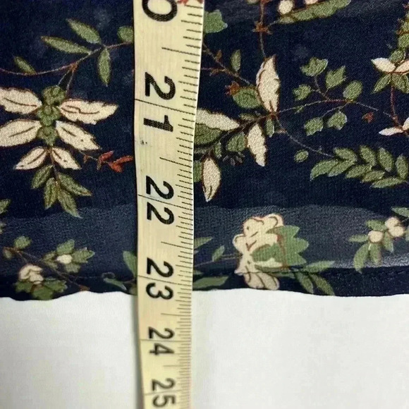 No Brand Womens Top Navy L Smocked Neckline Floral Print Button Closure Classy - Picture 9 of 11